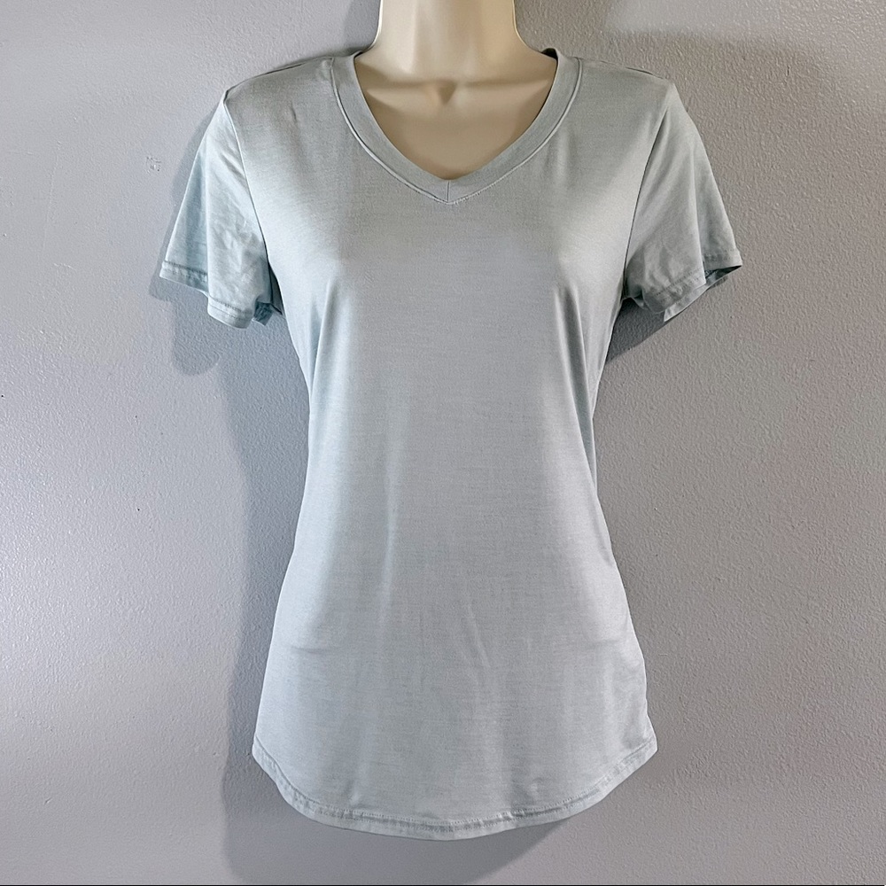 ✨5 for $15 - Danskin active v-neck top in blue size small